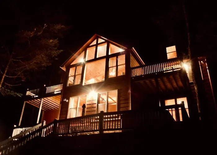Private Creekside Cabin+Hot Tub,Pool Table, & Pets