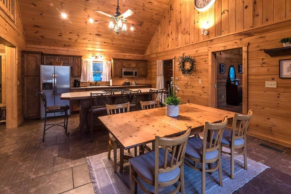 Private Creekside Cabin+hot Tub,pool Table, & Pets Ellijay