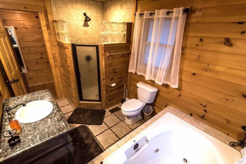 Private Creekside Cabin+hot Tub,pool Table, & Pets Holiday home Ellijay
