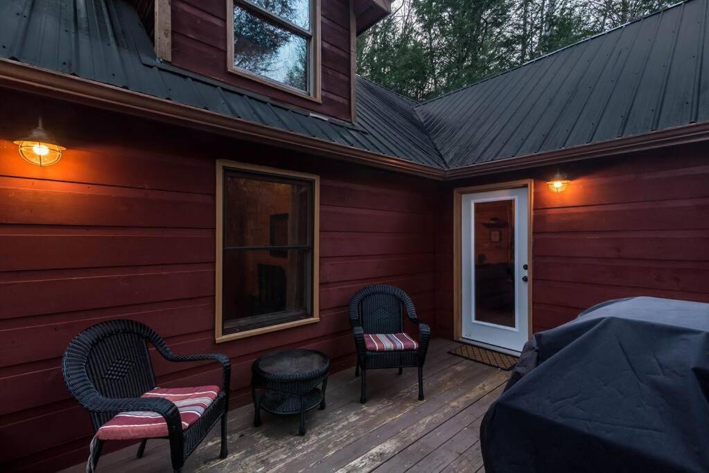 Holiday home Private Creekside Cabin+hot Tub,pool Table, & Pets