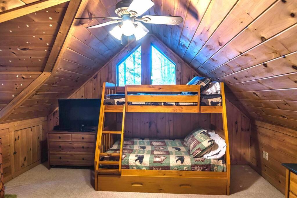 Private Creekside Cabin+hot Tub,pool Table, & Pets Ellijay