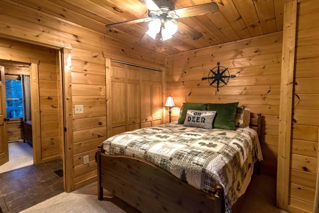 Private Creekside Cabin+hot Tub,pool Table, & Pets Holiday home *