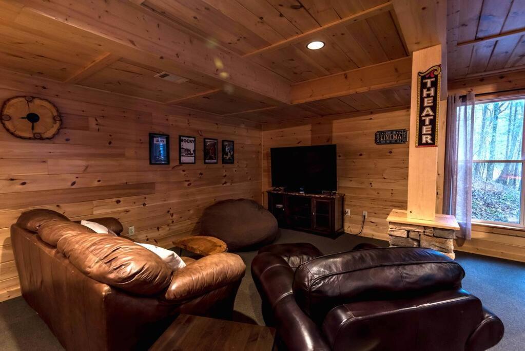 Private Creekside Cabin+hot Tub,pool Table, & Pets Holiday home *