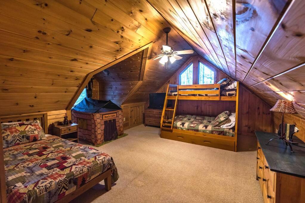 Holiday home Private Creekside Cabin+hot Tub,pool Table, & Pets