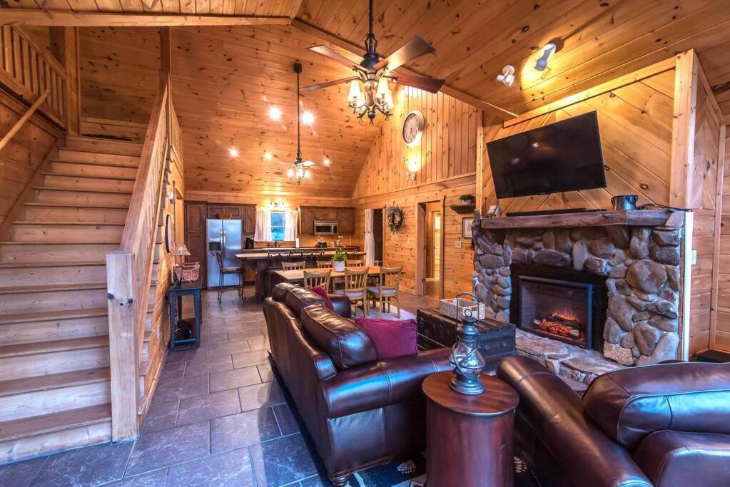 Private Creekside Cabin+hot Tub,pool Table, & Pets Ellijay
