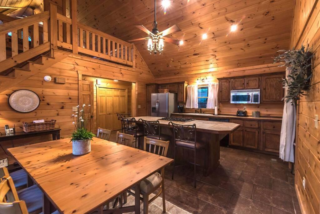 Private Creekside Cabin+hot Tub,pool Table, & Pets * Ellijay