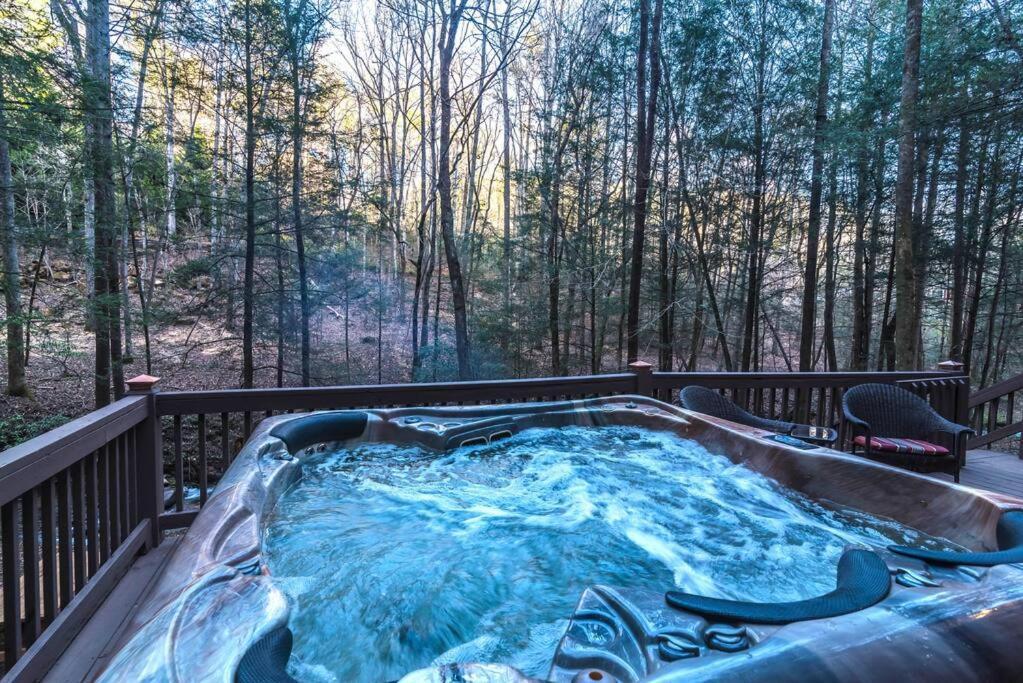 Private Creekside Cabin+hot Tub,pool Table, & Pets Ellijay