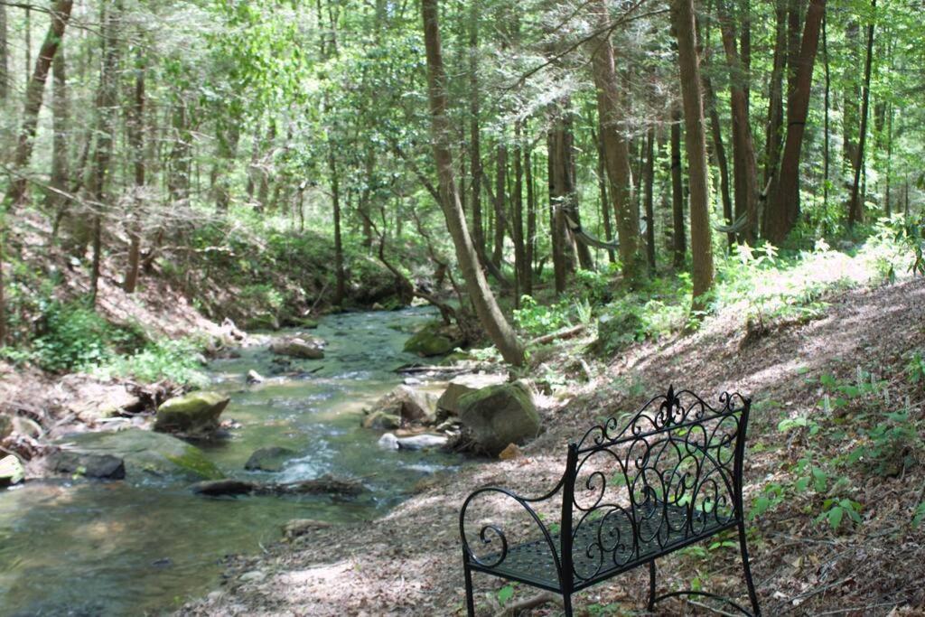 Holiday home Private Creekside Cabin+hot Tub,pool Table, & Pets *