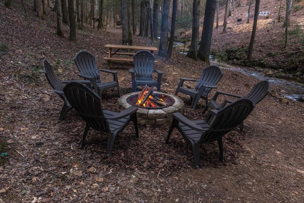 Private Creekside Cabin+hot Tub,pool Table, & Pets * Ellijay