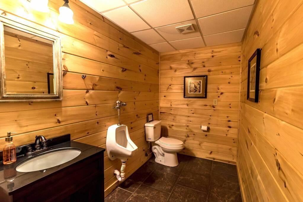 Private Creekside Cabin+hot Tub,pool Table, & Pets Holiday home Ellijay