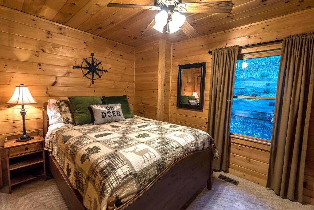 Holiday home Private Creekside Cabin+hot Tub,pool Table, & Pets *
