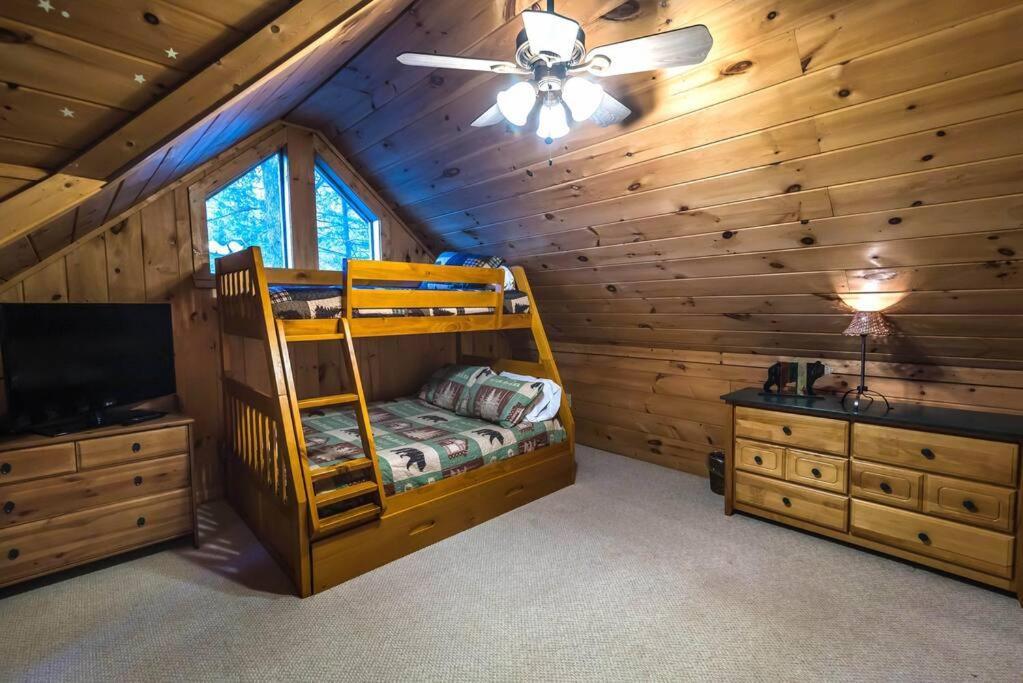 Holiday home Private Creekside Cabin+hot Tub,pool Table, & Pets