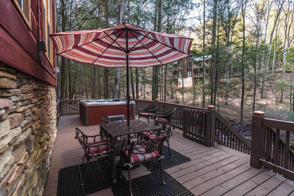 Private Creekside Cabin+hot Tub,pool Table, & Pets *