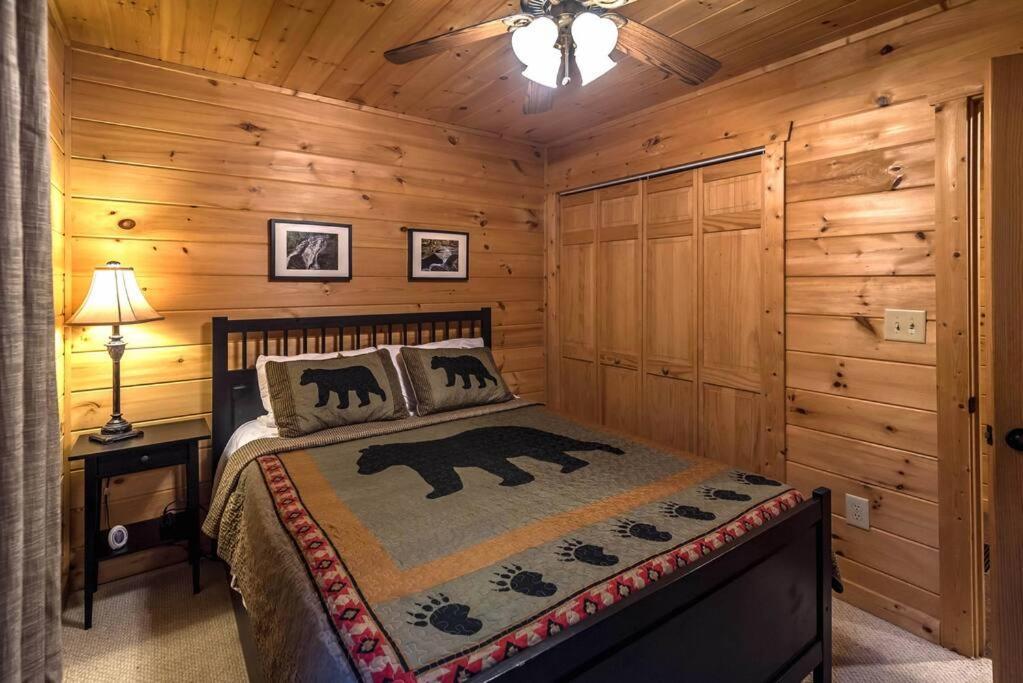 Holiday home Private Creekside Cabin+hot Tub,pool Table, & Pets